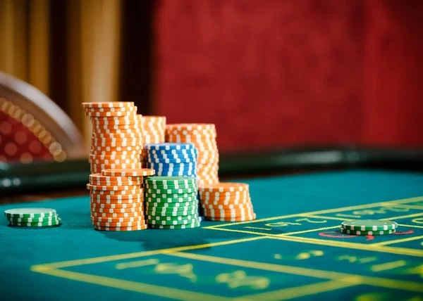 sensai777 mobile app interface showing live blackjack table with dealer and chat